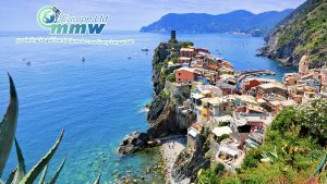 Stunning sea view at Cinque Terre, symbolizing continuity and heritage amidst Italian citizenship reform discussions.